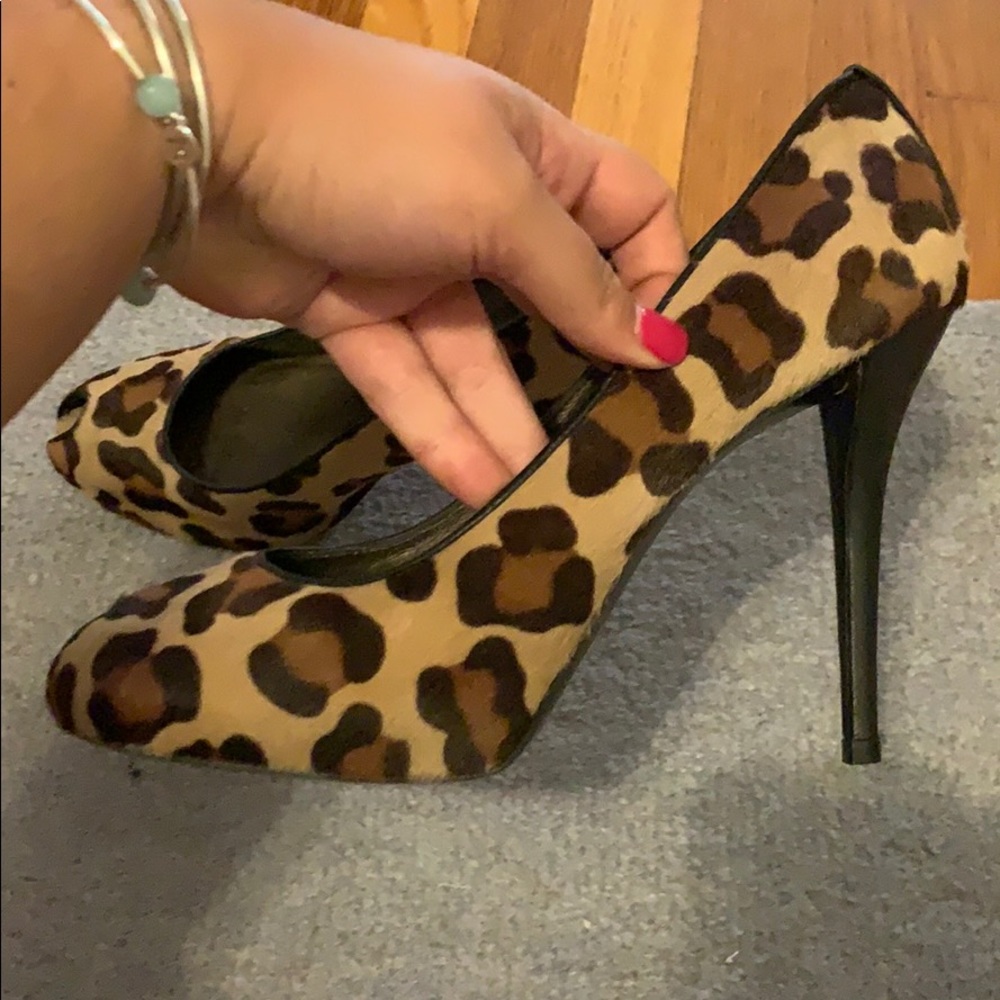 Stuart Weitzman Leopard hair heels